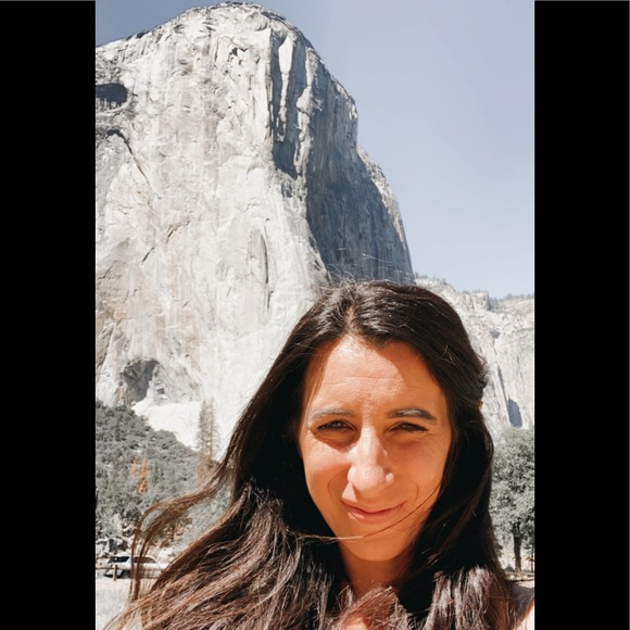 Meet your Posher, Stephanie - Picture 1 of 5